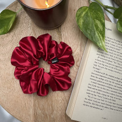 Červená saténová scrunchie do vlasů | Emies