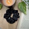 Černá saténová scrunchie do vlasů | Emies
