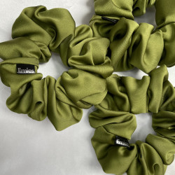 Olivová saténová scrunchie do vlasů | Emies