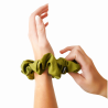 Olivová saténová scrunchie do vlasů | Emies
