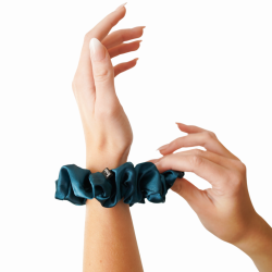 Petrolejová saténová scrunchie do vlasů | Emies